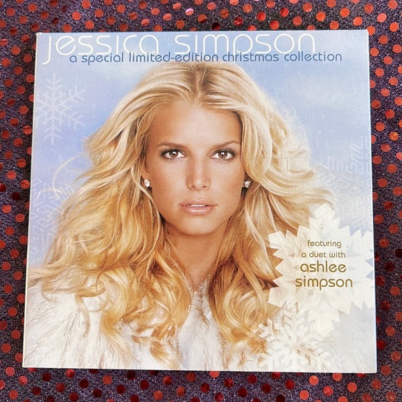 Jessica Simpson Christmas Collection - Picture 1 of 6